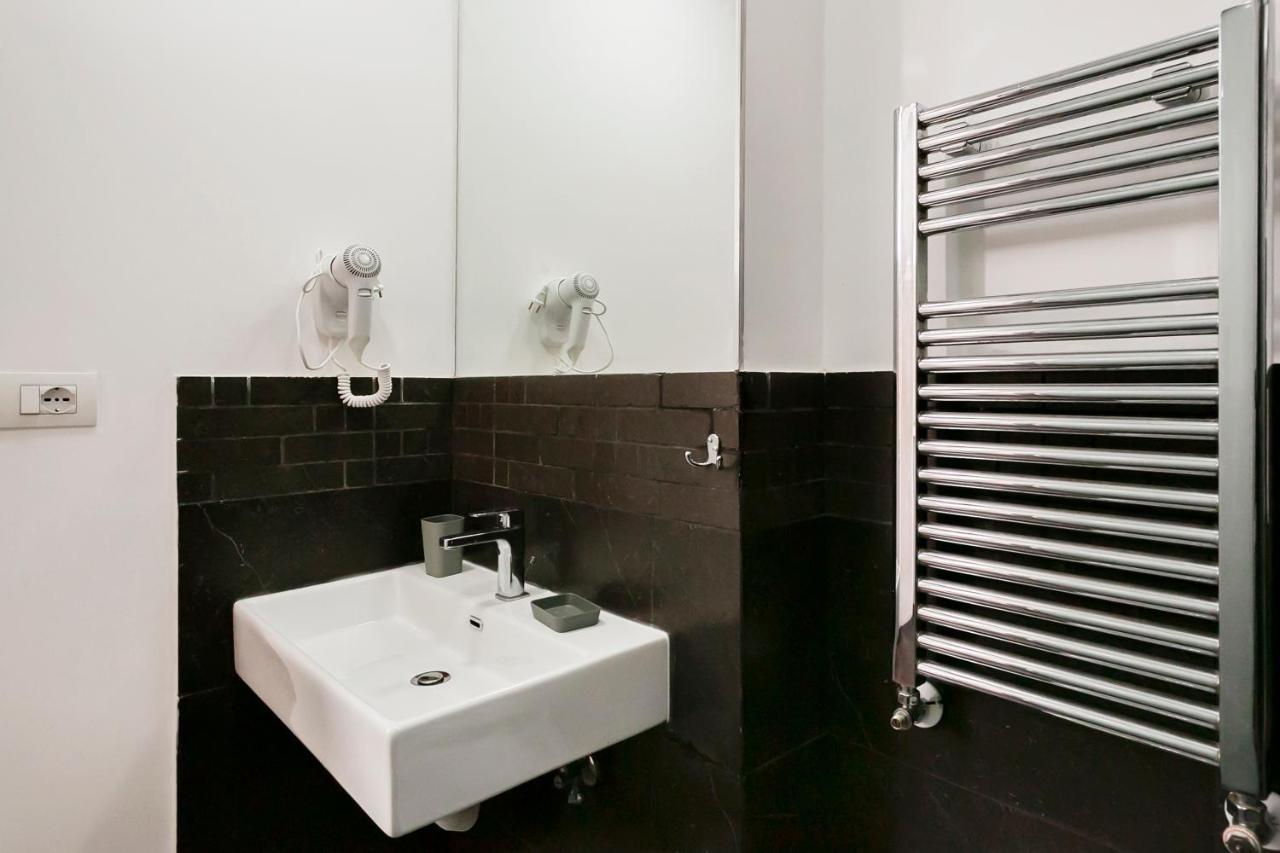 Dm69 - Termini Monti Crossroads Hotel โรม ภายนอก รูปภาพ